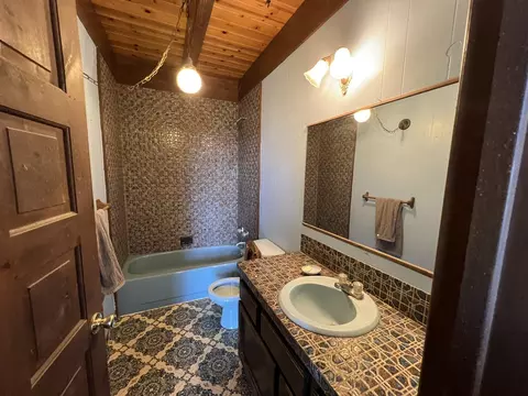 Bath - 34836 Dawn Loop, Chiloquin, OR 97624 photo 1 of 3