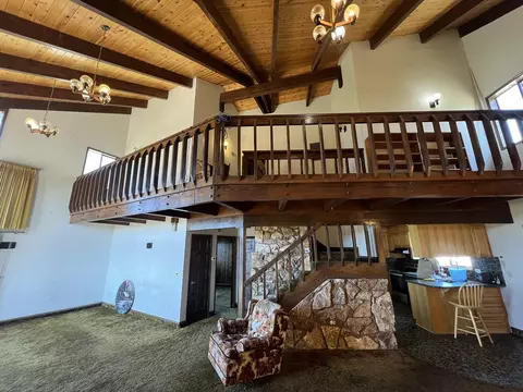 Living - 34836 Dawn Loop, Chiloquin, OR 97624 photo 3 of 6