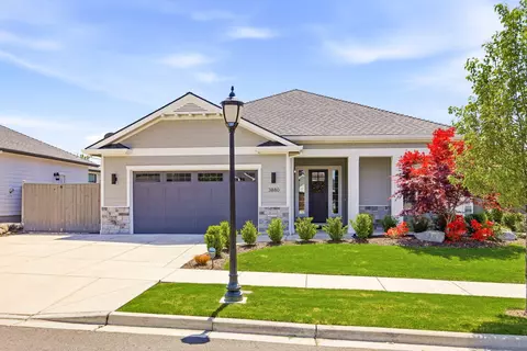 3880 Wyoming Ln, Medford, OR 97504