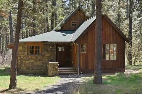 13375 SW Forest Service Rd #CABIN 18 U1, Camp Sherman, OR 97730
