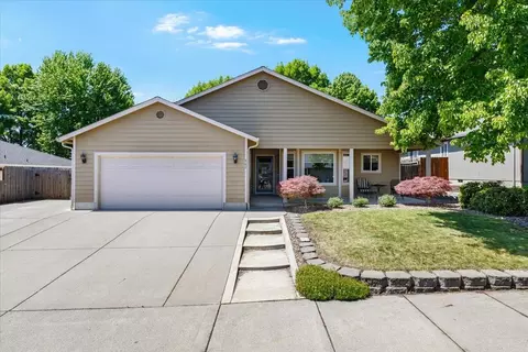 962 Ridgeview Dr, Eagle Point, OR 97524