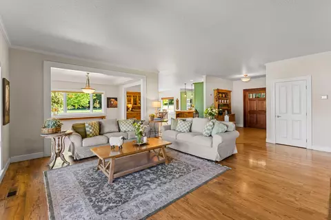 Living - 931 Hogan Rd, Applegate, OR 97530 photo 2 of 3