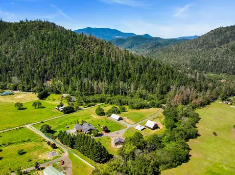 View/Area - 931 Hogan Rd, Applegate, OR 97530 photo 3 of 10