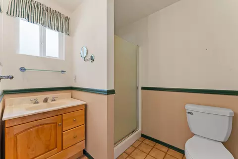 Bath - 931 Hogan Rd, Applegate, OR 97530 photo 4 of 4