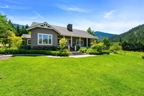 Exterior - 931 Hogan Rd, Applegate, OR 97530 photo 8 of 30