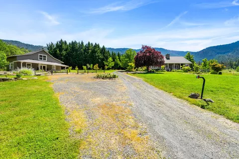 Exterior - 931 Hogan Rd, Applegate, OR 97530 photo 7 of 30