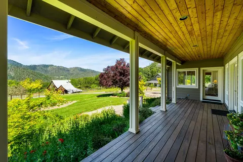 Exterior - 931 Hogan Rd, Applegate, OR 97530 photo 11 of 30