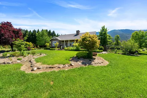 Exterior - 931 Hogan Rd, Applegate, OR 97530 photo 14 of 30