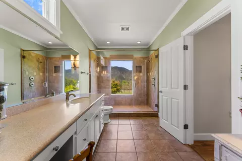 Bath - 931 Hogan Rd, Applegate, OR 97530 photo 1 of 4