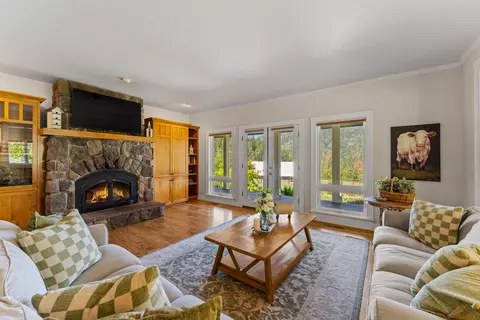 Living - 931 Hogan Rd, Applegate, OR 97530 photo 1 of 3