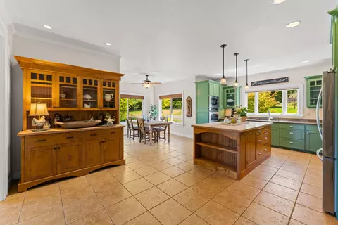 Kitchen - 931 Hogan Rd, Applegate, OR 97530 photo 1 of 7