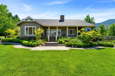 Exterior - 931 Hogan Rd, Applegate, OR 97530 photo 9 of 30