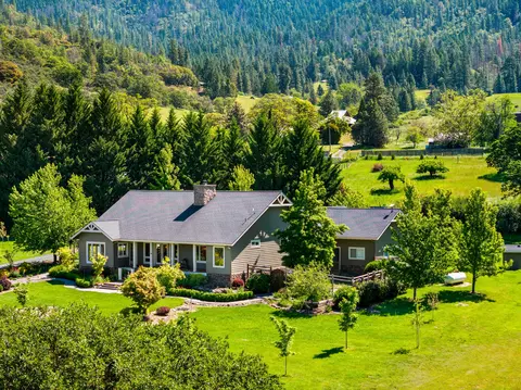 931 Hogan Rd, Applegate, OR 97530