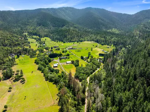 View/Area - 931 Hogan Rd, Applegate, OR 97530 photo 4 of 10