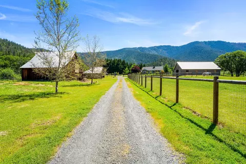 Exterior - 931 Hogan Rd, Applegate, OR 97530 photo 20 of 30