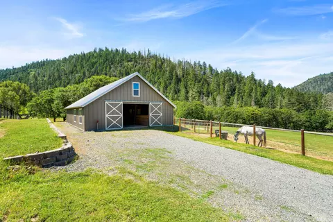 Exterior - 931 Hogan Rd, Applegate, OR 97530 photo 17 of 30