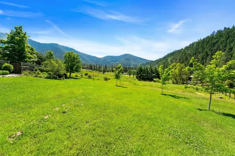 Exterior - 931 Hogan Rd, Applegate, OR 97530 photo 12 of 30