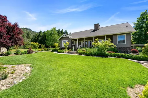 Exterior - 931 Hogan Rd, Applegate, OR 97530 photo 15 of 30