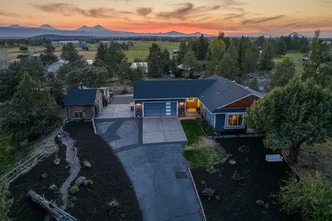 64911 Glacier View Dr, Bend, OR 97703
