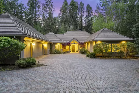 Exterior - 60645 Taos, Bend, OR 97702 photo 15 of 16