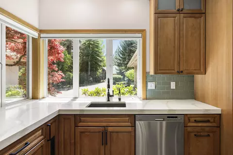 Kitchen - 60645 Taos, Bend, OR 97702 photo 3 of 4
