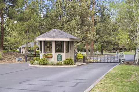 View/Area - 60645 Taos, Bend, OR 97702 photo 11 of 16
