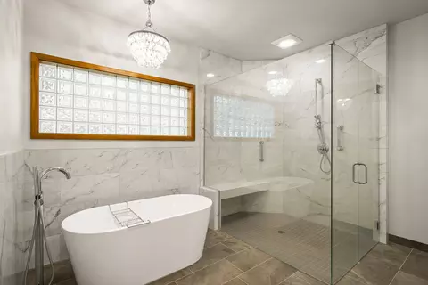 Bath - 60645 Taos, Bend, OR 97702 photo 2 of 5