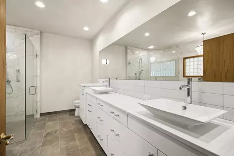 Bath - 60645 Taos, Bend, OR 97702 photo 1 of 5