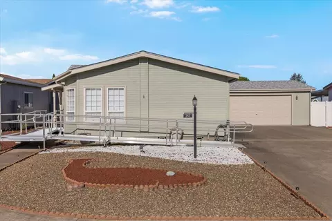 555 Freeman Rd UNIT 257, Central Point, OR 97502 photo 2