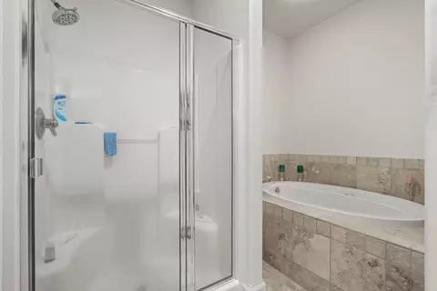 Bath - 115 Sandridge Way, Eagle Point, OR 97524 photo 3 of 4