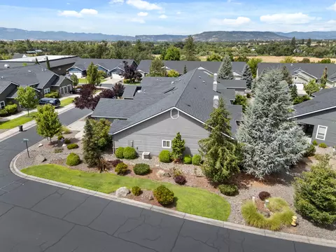 View/Area - 115 Sandridge Way, Eagle Point, OR 97524 photo 3 of 6