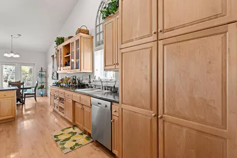 Kitchen - 115 Sandridge Way, Eagle Point, OR 97524 photo 4 of 4