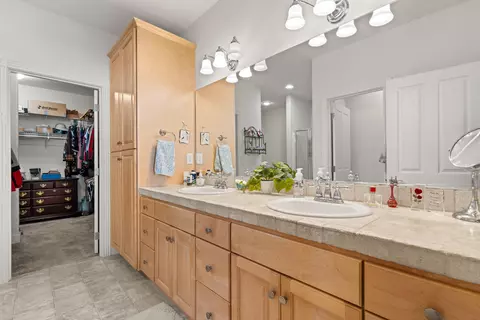 Bath - 115 Sandridge Way, Eagle Point, OR 97524 photo 1 of 4