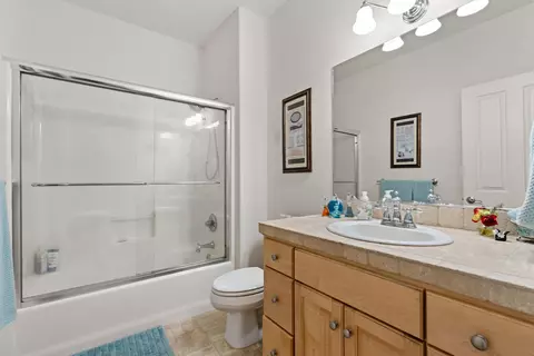 Bath - 115 Sandridge Way, Eagle Point, OR 97524 photo 4 of 4