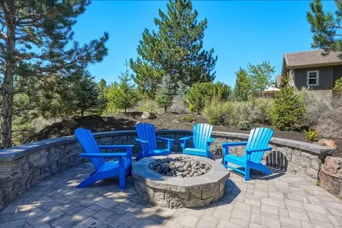 Exterior - 26 NW Skyliner Summit Loop, Bend, OR 97703 photo 7 of 8