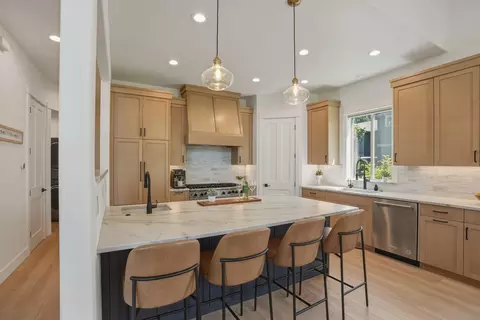 Kitchen - 26 NW Skyliner Summit Loop, Bend, OR 97703 photo 3 of 6