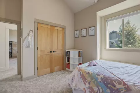 Bedroom - 26 NW Skyliner Summit Loop, Bend, OR 97703 photo 5 of 6