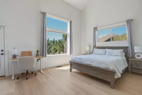 Bedroom - 26 NW Skyliner Summit Loop, Bend, OR 97703 photo 1 of 6