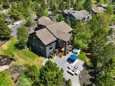 View/Area - 26 NW Skyliner Summit Loop, Bend, OR 97703 photo 1 of 3