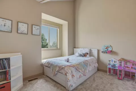 Bedroom - 26 NW Skyliner Summit Loop, Bend, OR 97703 photo 6 of 6