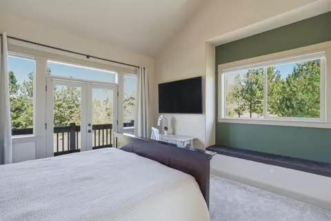 Bedroom - 26 NW Skyliner Summit Loop, Bend, OR 97703 photo 3 of 6