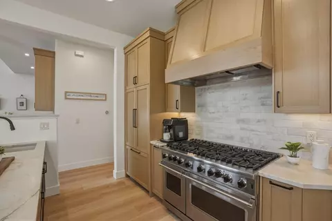 Kitchen - 26 NW Skyliner Summit Loop, Bend, OR 97703 photo 5 of 6
