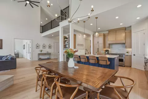 Dining - 26 NW Skyliner Summit Loop, Bend, OR 97703 photo 1 of 2