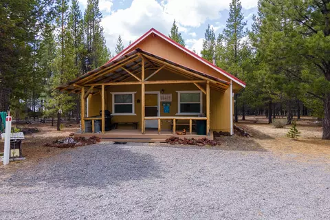 11861 Chinquapin Dr, Crescent Lake, OR 97733