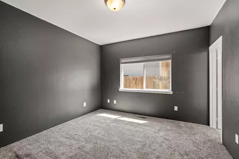 Bedroom - 141 Alta Ln, Central Point, OR 97502 photo 3 of 4