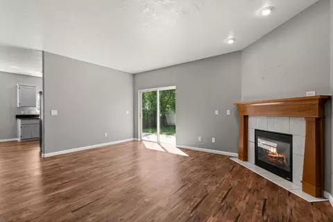 Living - 141 Alta Ln, Central Point, OR 97502 photo 1 of 4