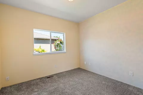 Bedroom - 141 Alta Ln, Central Point, OR 97502 photo 2 of 4