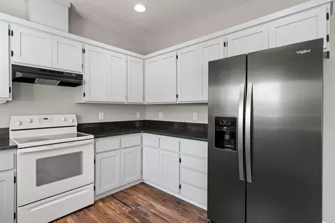 Kitchen - 141 Alta Ln, Central Point, OR 97502 photo 3 of 3