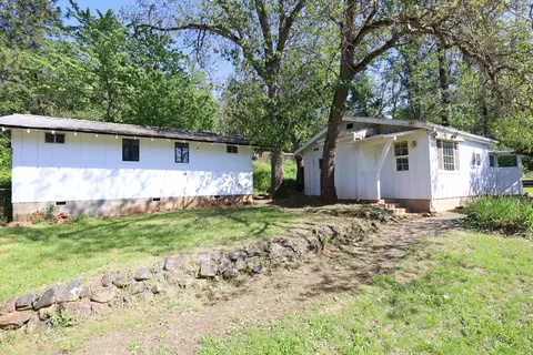 2051 Hamilton Ln, Grants Pass, OR 97527