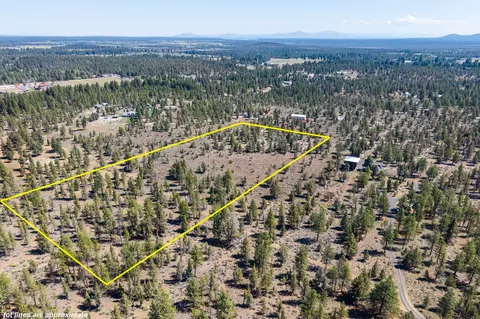 67372 Harrington Loop Rd, Bend, OR 97703 photo 3